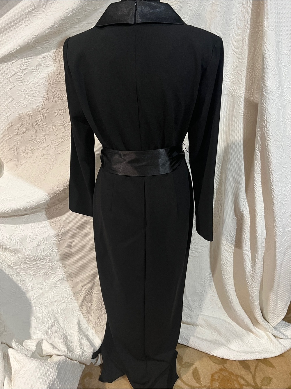 Eliza J Long Sleeve Tuxedo Gown, size 10, new with tags - Picture 7 of 15